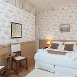 Bed & Breakfast Chateau De La Rochetiere 4*