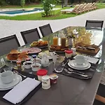 Chateau De La Rochetiere Bed & Breakfast 4*