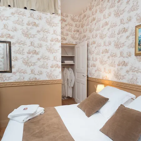 Chateau De La Rochetiere 4*