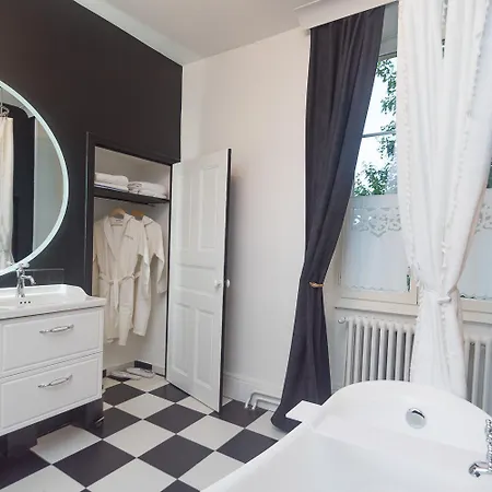 Bed & Breakfast Chateau De La Rochetiere 4*